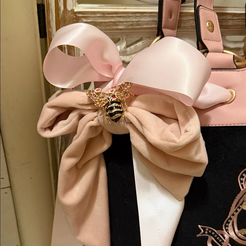 Juicy Couture Pink and Black Daydreamer Bag with sparkly rhinestones & Bows🩷 - Picture 3 of 17